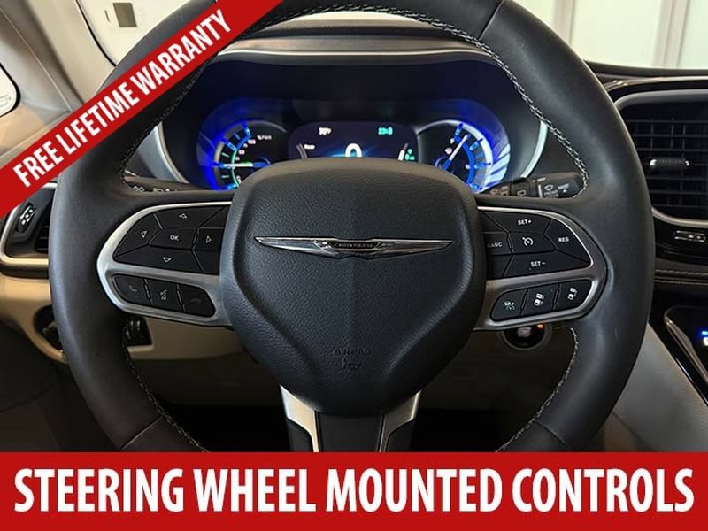 Used 2024 Chrysler Pacifica Limited FWD image 11
