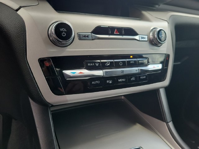 Certified 2023 Ford Explorer XLT RWD image 33