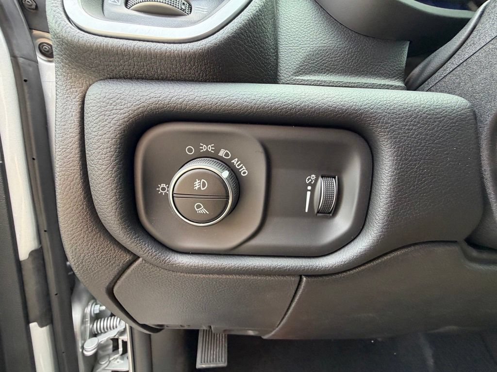 New 2026 RAM 2500 Big Horn AWD/4WD image 25