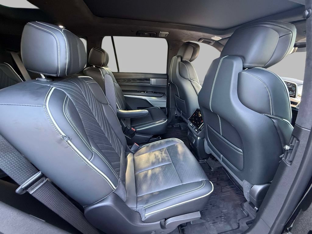 Used 2026 Cadillac Vistiq Luxury w/ LPO, Floor Liner Package AWD/4WD image 16