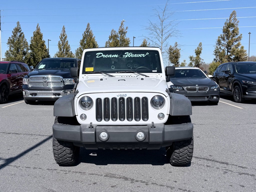 Used 2014 Jeep Wrangler Unlimited Rubicon w/ Connectivity Group AWD/4WD image 3