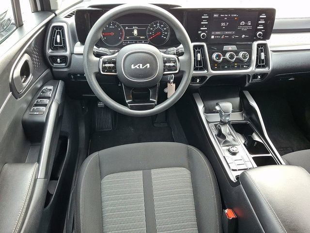 Used 2023 Kia Sorento LX image 12