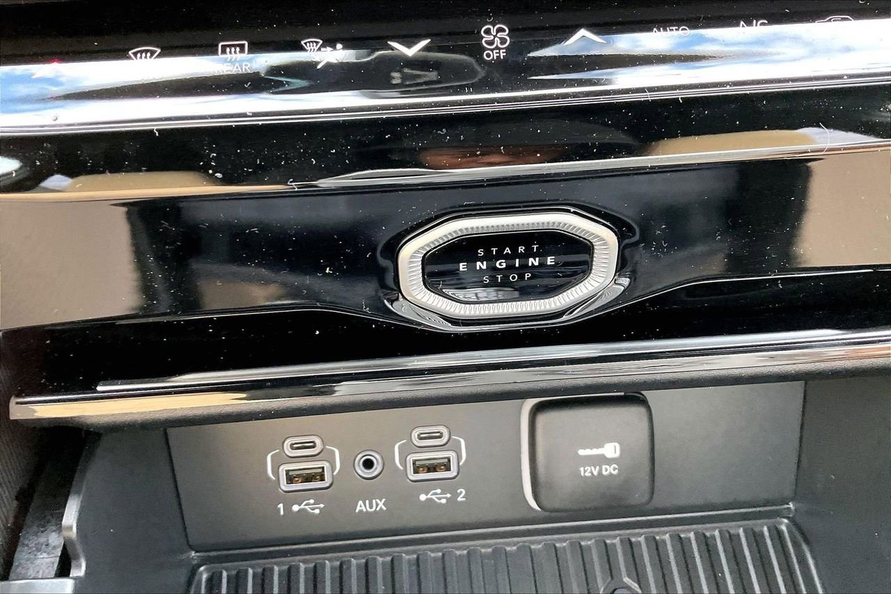 New 2026 Jeep Grand Cherokee L Limited w/ Luxury Tech Group II AWD/4WD image 19