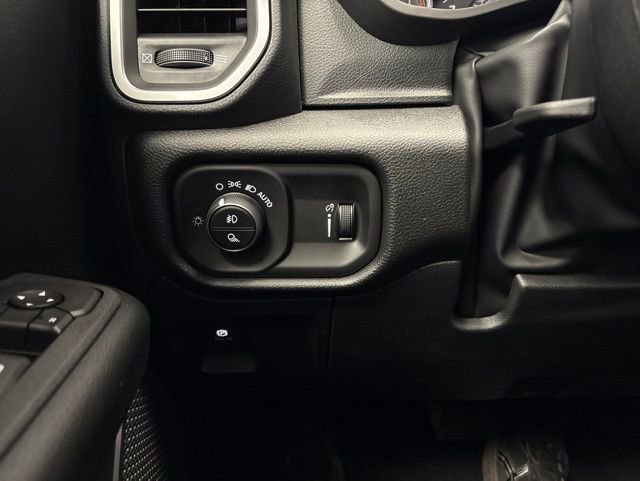 New 2026 RAM 1500 Express AWD/4WD image 34