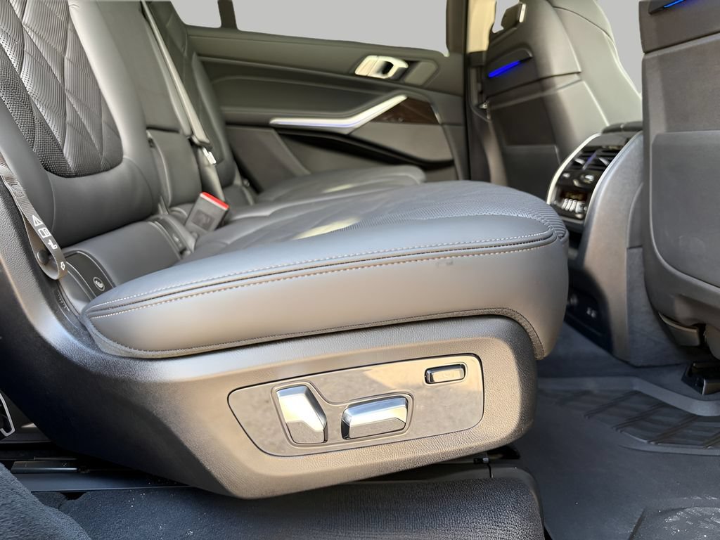 Used 2023 BMW X7 xDrive40i w/ Premium Package AWD/4WD image 14