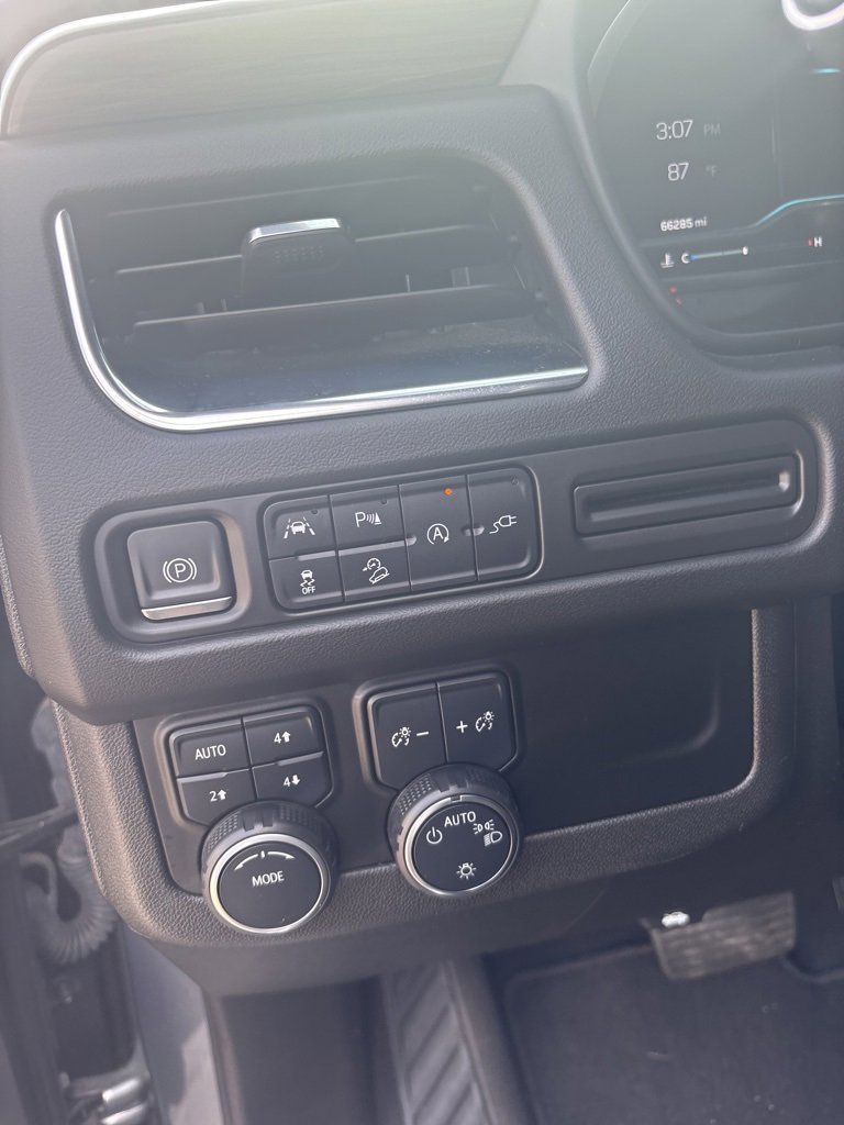 Used 2022 Chevrolet Suburban Z71 image 21