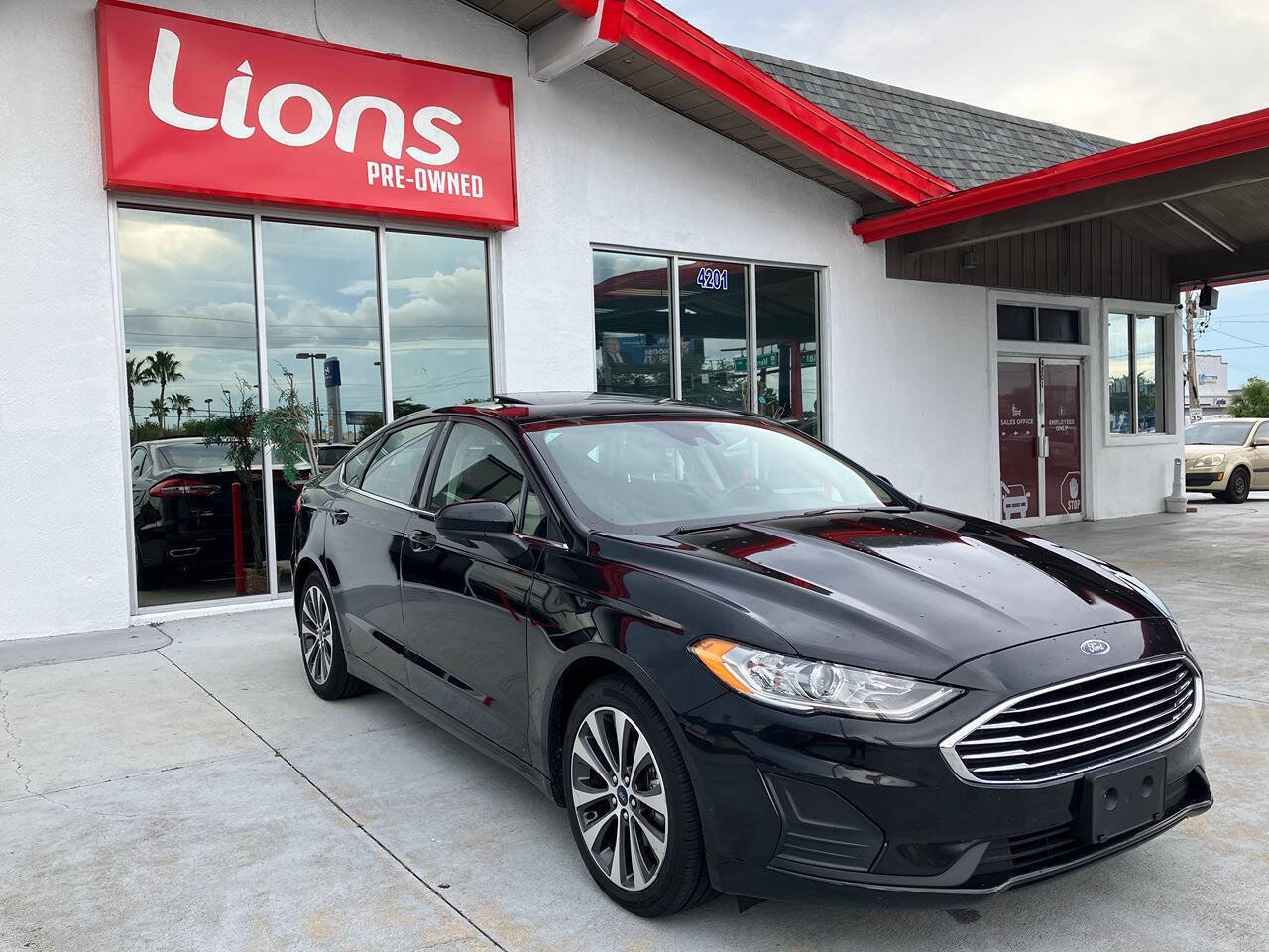 Used 2020 Ford Fusion SE AWD/4WD image 2