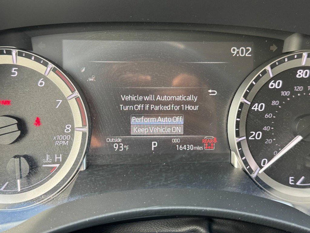 Used 2025 Toyota Highlander AWD image 19