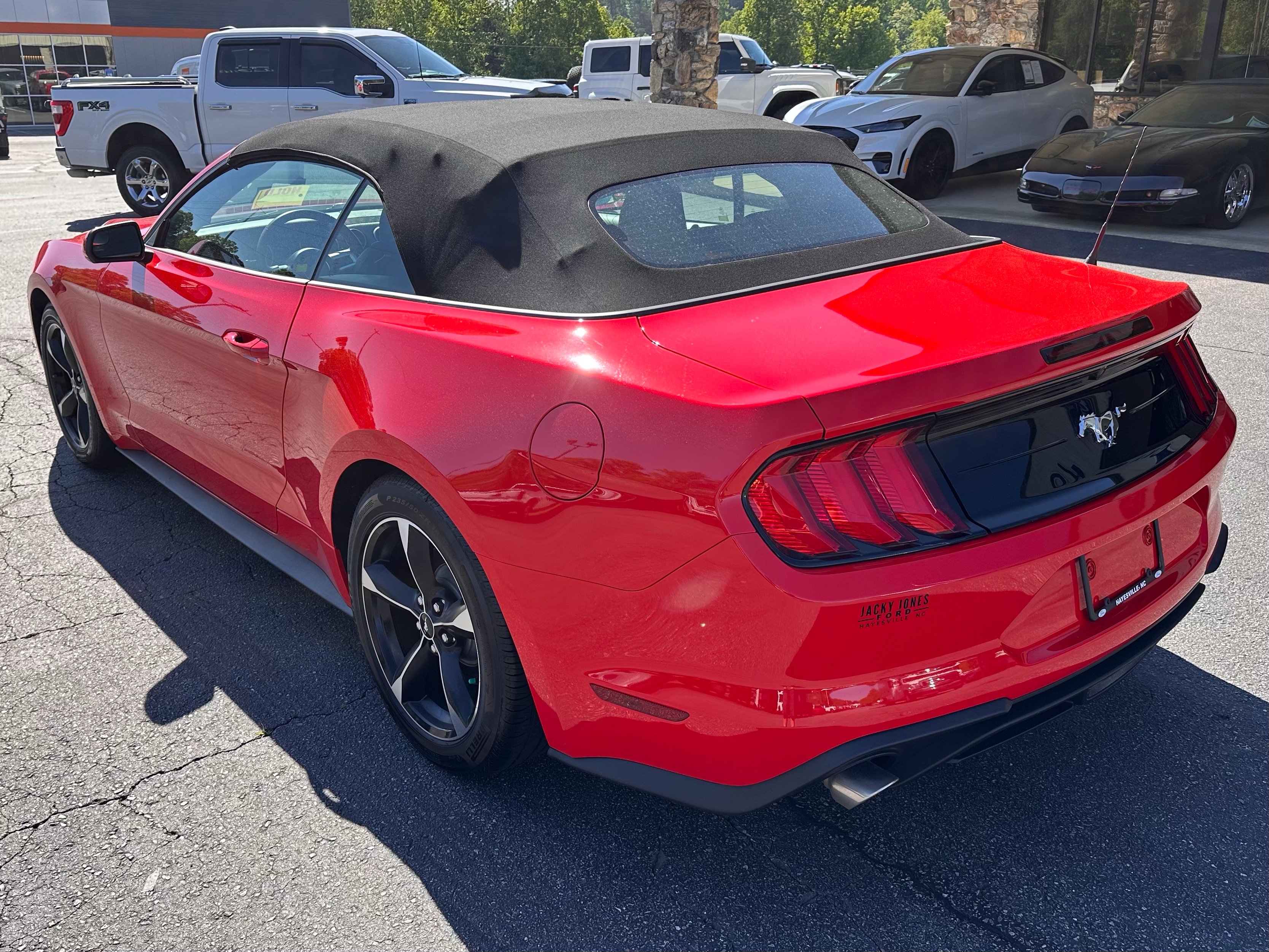 Used 2018 Ford Mustang Convertible RWD image 8