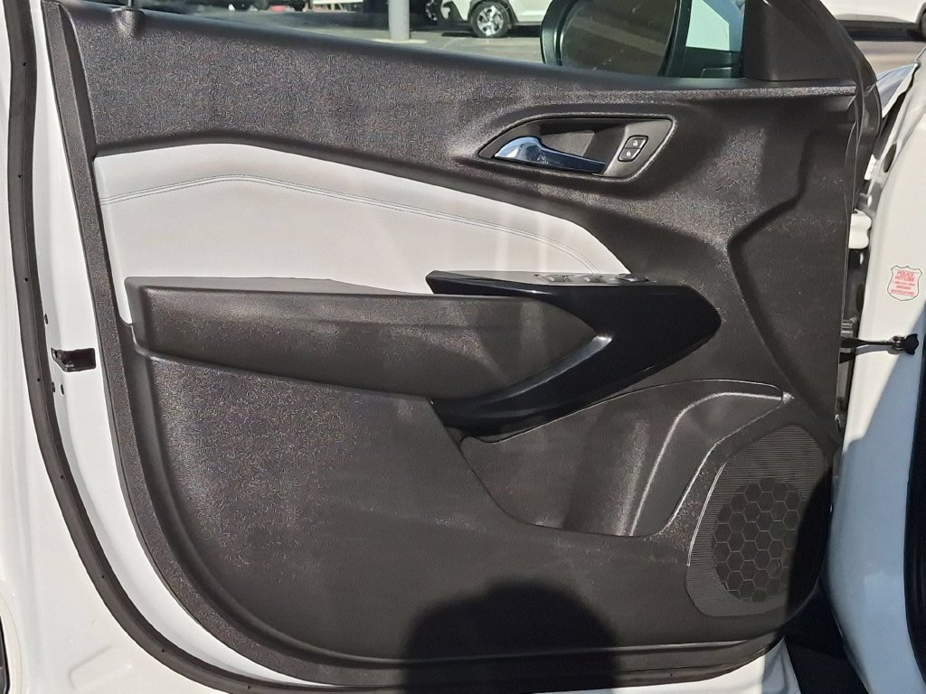 Used 2026 Chevrolet Trax LT FWD image 11