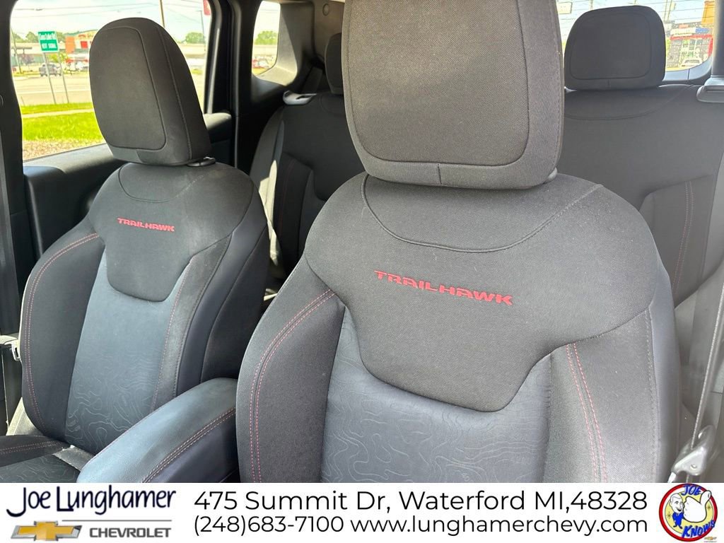 Used 2016 Jeep Renegade Trailhawk AWD/4WD image 14