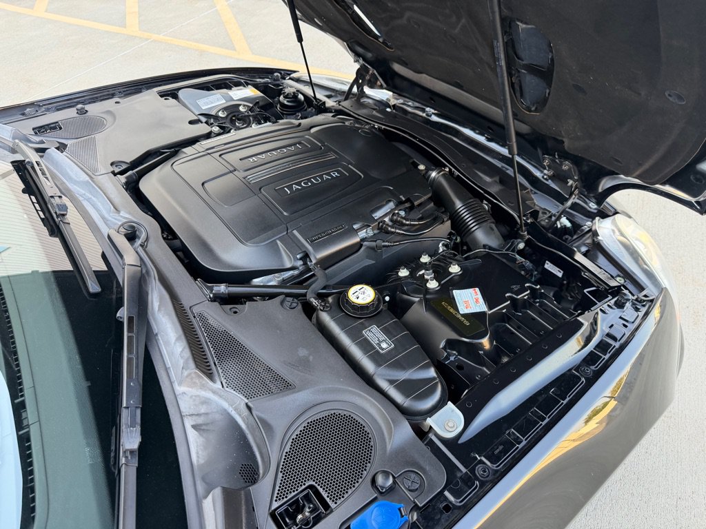 Used 2010 Jaguar XKR R RWD image 22