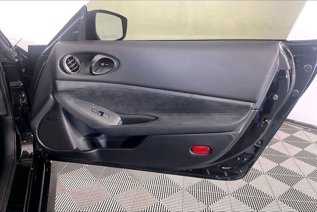 Used 2025 Nissan Z Performance w/ Floor Mat Package RWD image 22