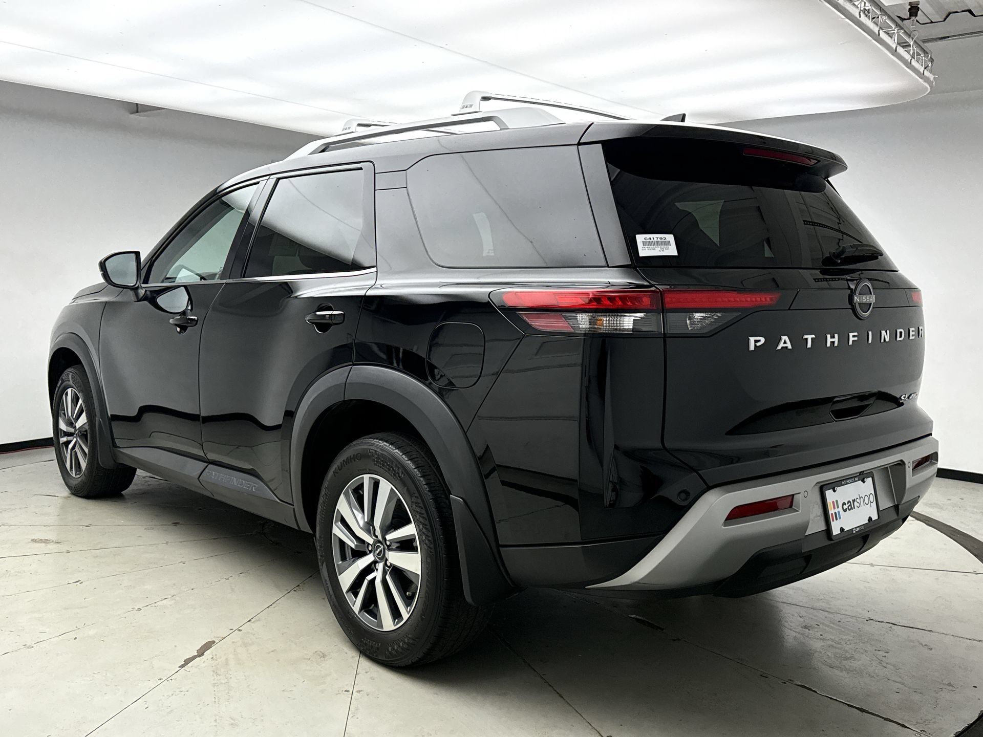 Used 2023 Nissan Pathfinder SL AWD/4WD image 3