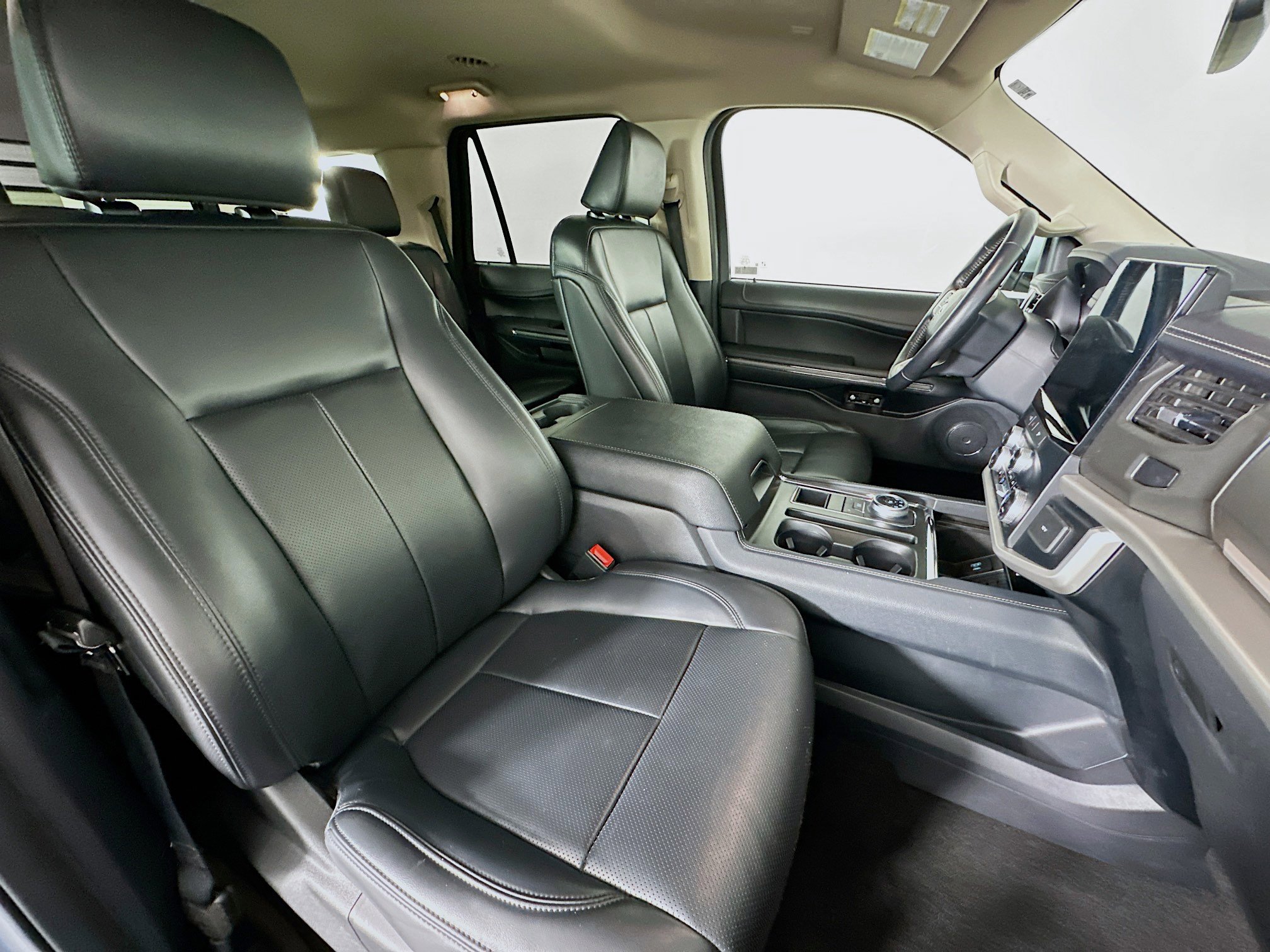 Used 2024 Ford Expedition XLT image 33