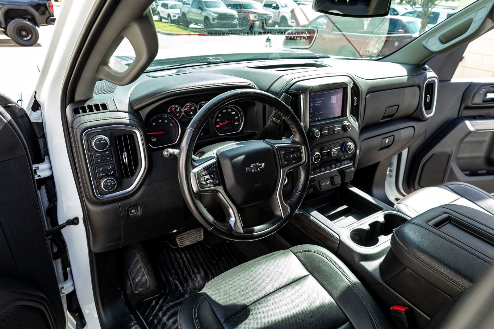 Used 2022 Chevrolet Silverado 2500 LTZ w/ LTZ Plus Package AWD/4WD image 17