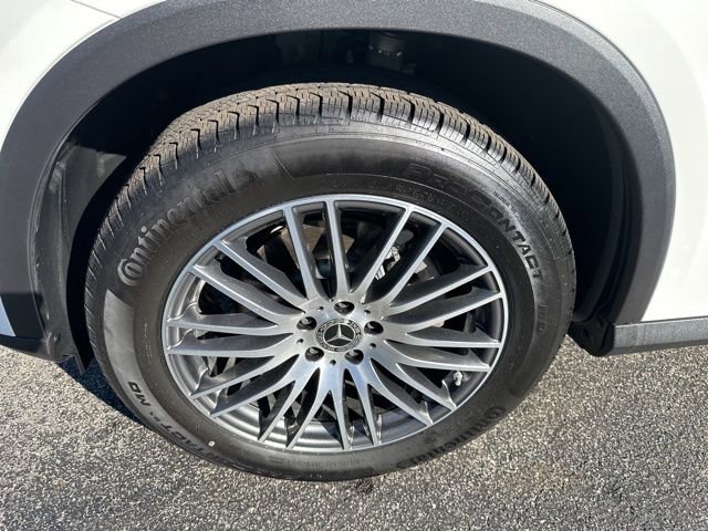 Used 2025 Mercedes-Benz GLC 300 4MATIC image 10