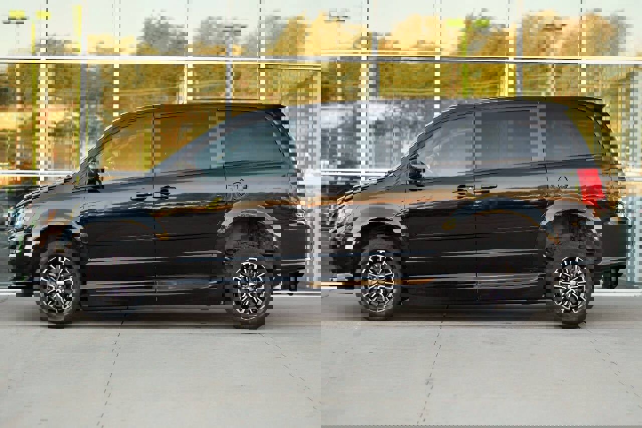 Used 2019 Dodge Grand Caravan SE image 6