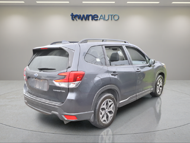 Used 2019 Subaru Forester Premium w/ All-Weather Package AWD/4WD image 4