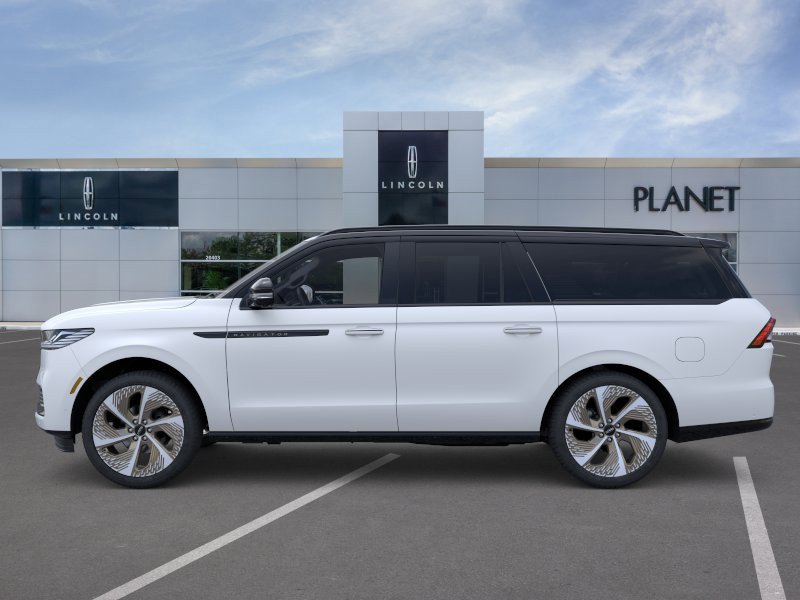 New 2026 Lincoln Navigator L Black Label w/ Black Label Special Edition AWD/4WD image 3