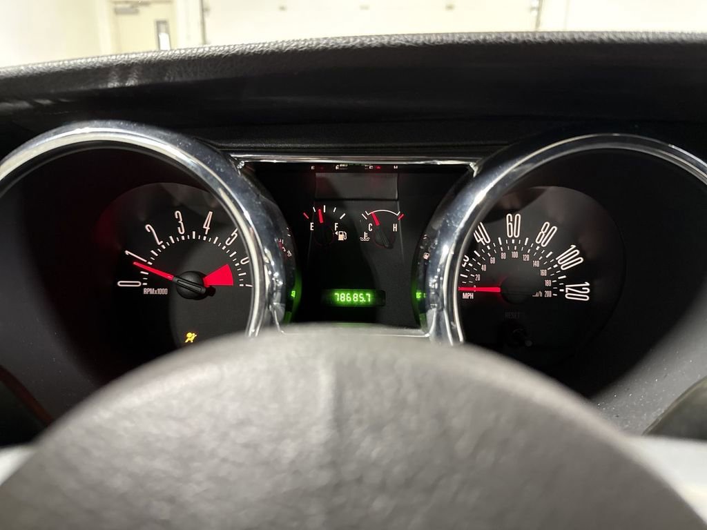 Used 2006 Ford Mustang Convertible image 12