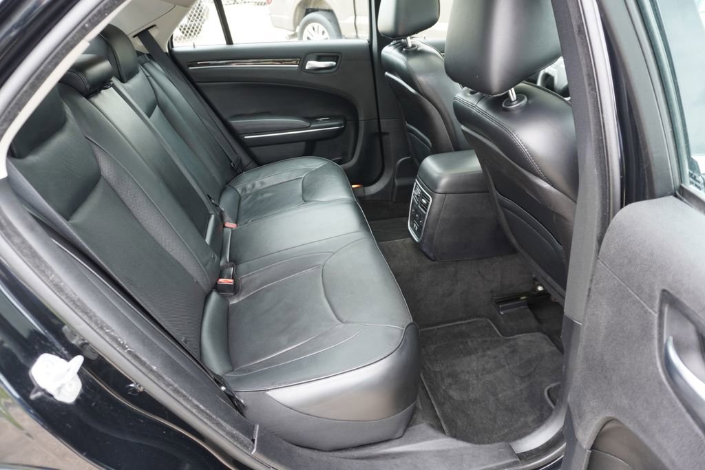 Used 2016 Chrysler 300 C RWD image 20