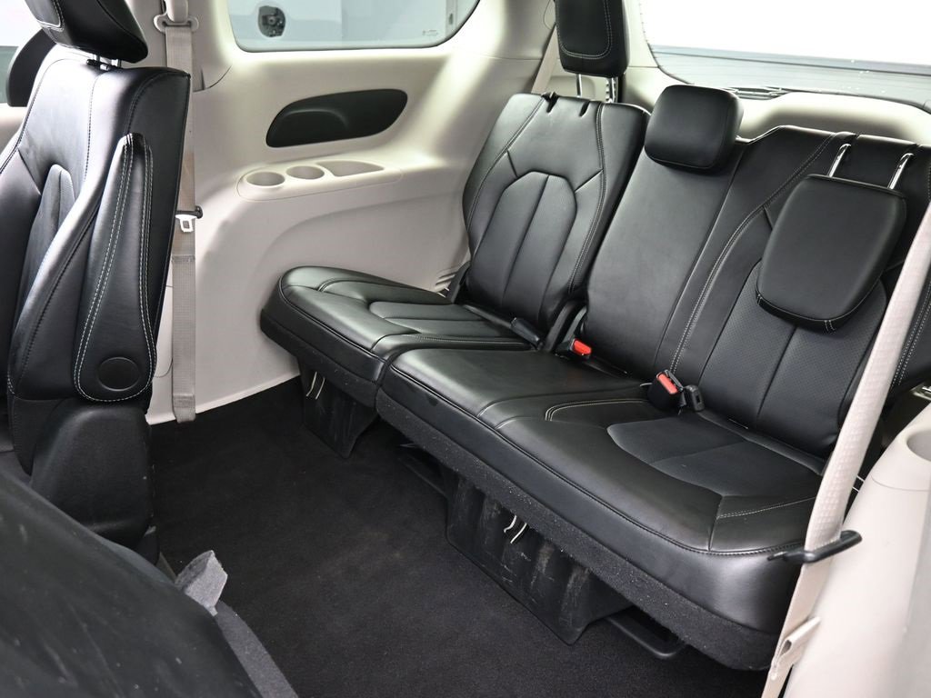 Certified 2024 Chrysler Pacifica Select image 13