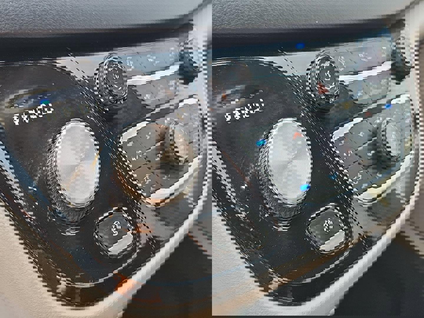 Used 2020 Chrysler Pacifica Touring-L image 13