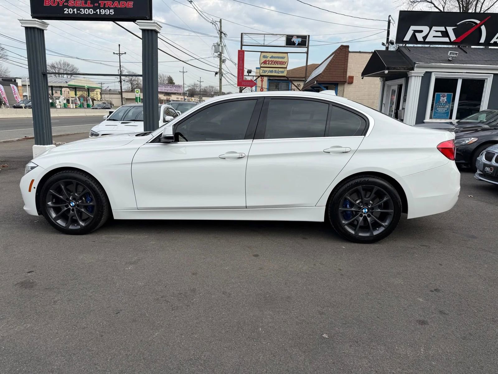 Used 2016 BMW 340i xDrive 340i xDrive Sedan 4D image 3