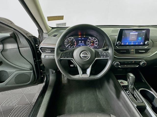 Used 2024 Nissan Altima 2.5 SV image 13