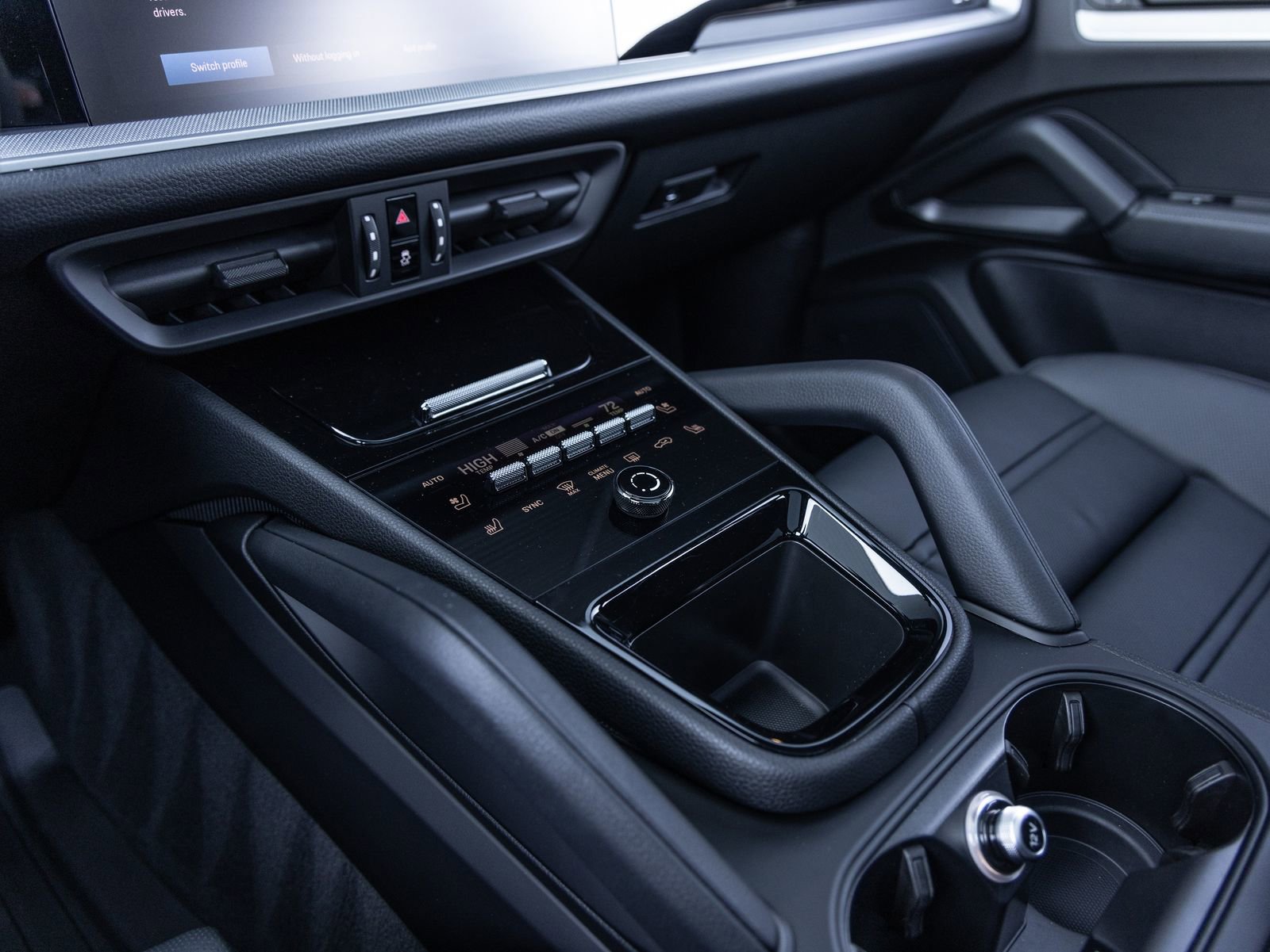 Certified 2026 Porsche Cayenne Coupe image 18