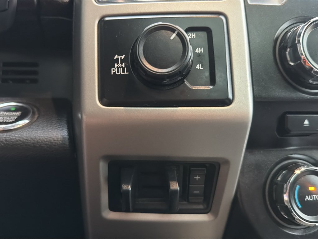Used 2017 Ford F250 Lariat w/ Lariat Ultimate Package AWD/4WD image 38