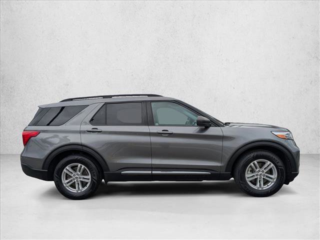 Used 2022 Ford Explorer XLT image 4