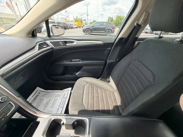 Used 2020 Ford Fusion SE FWD image 30