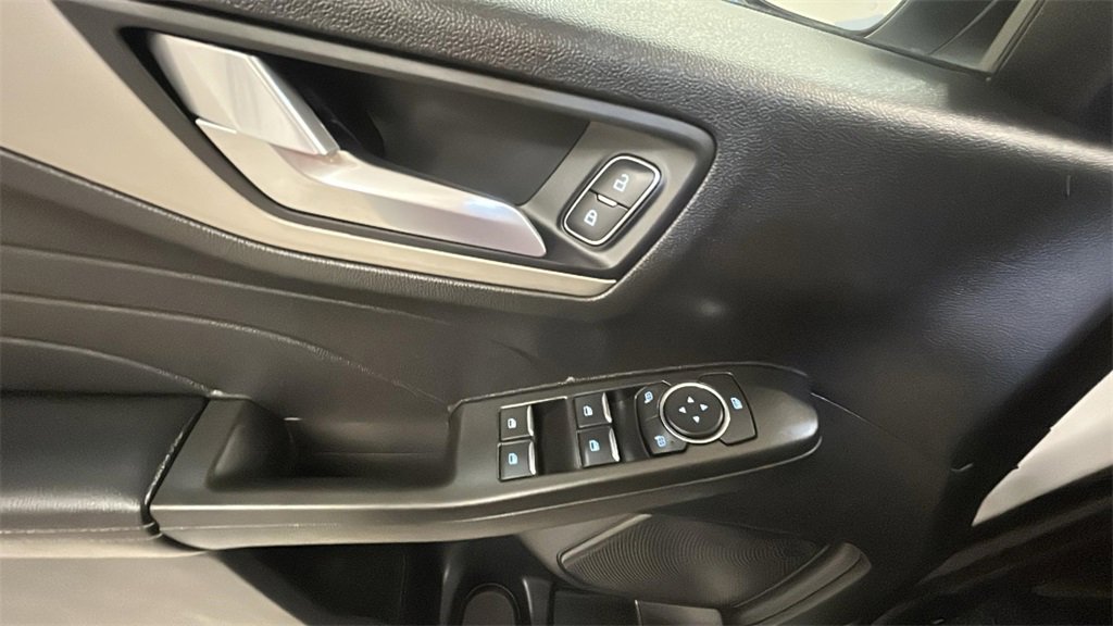 Used 2021 Ford Escape SE image 19