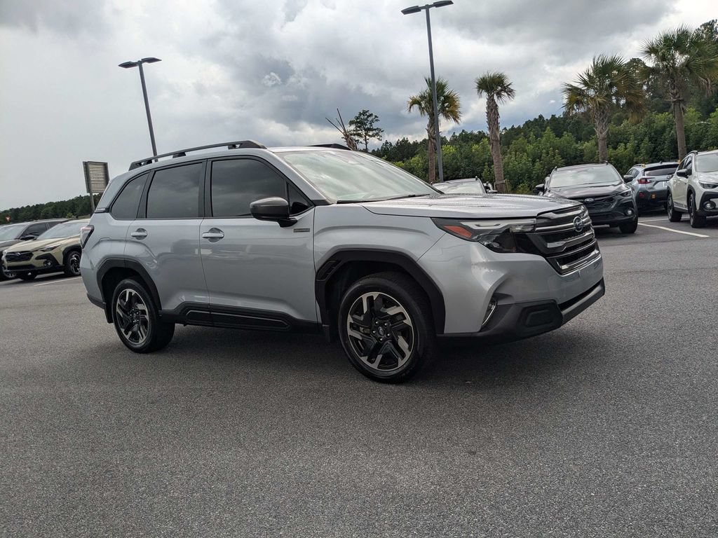 Used 2025 Subaru Forester Premium AWD/4WD image 4
