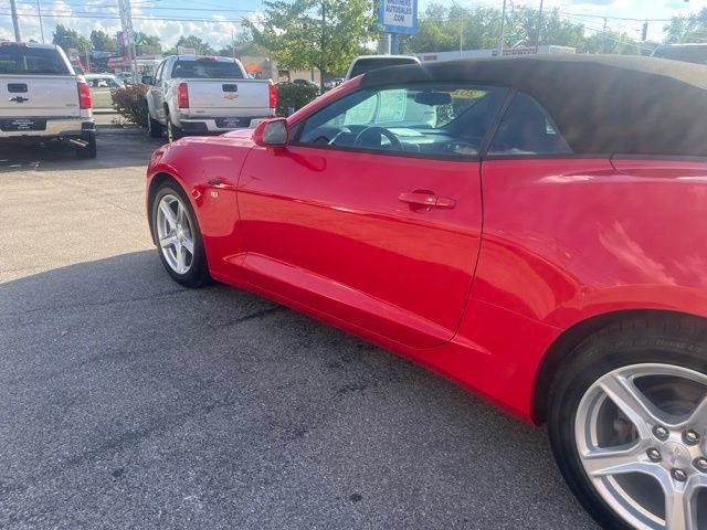 Used 2019 Chevrolet Camaro LT RWD image 4