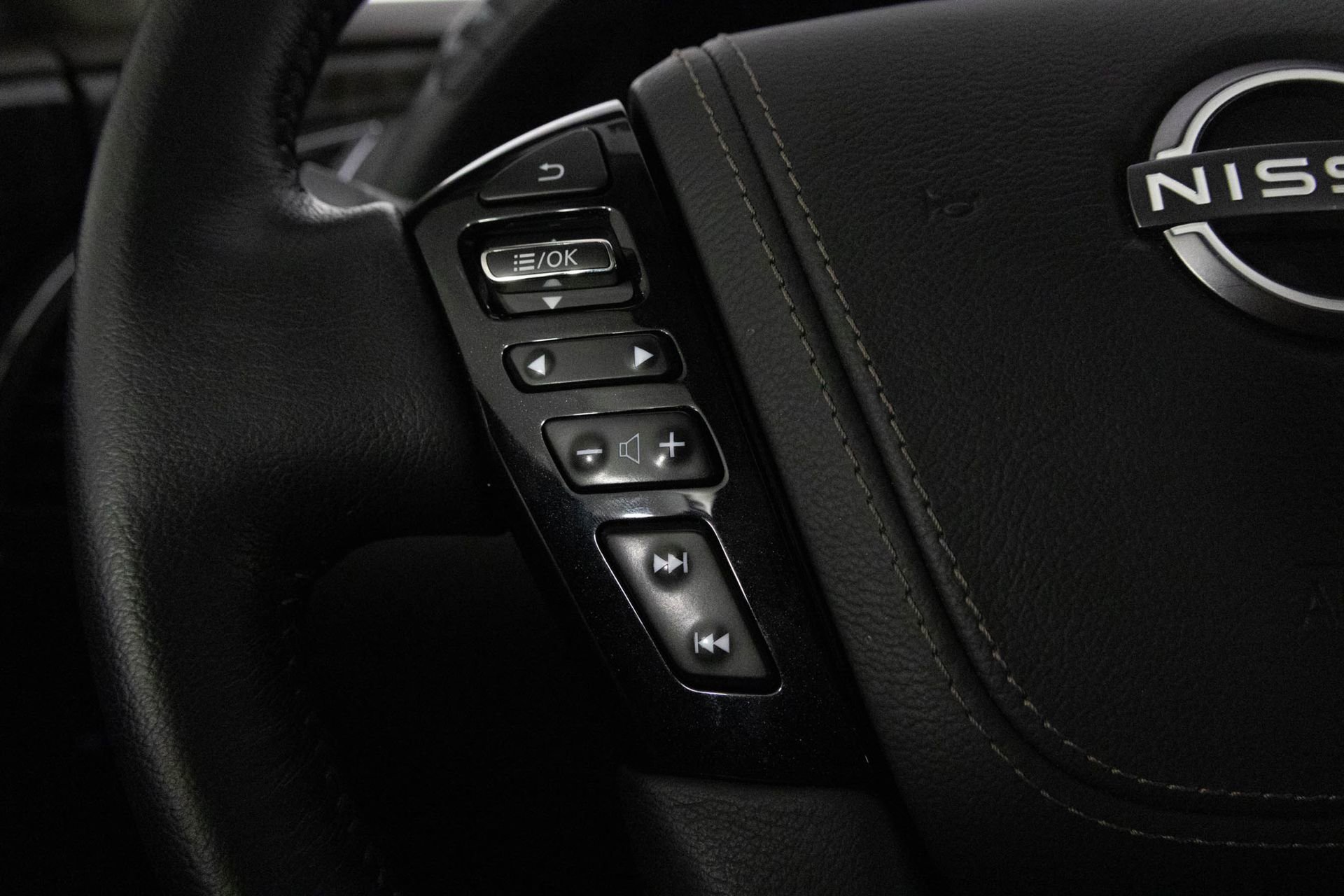 Used 2023 Nissan Armada Platinum w/ Captain's Chairs Package image 30