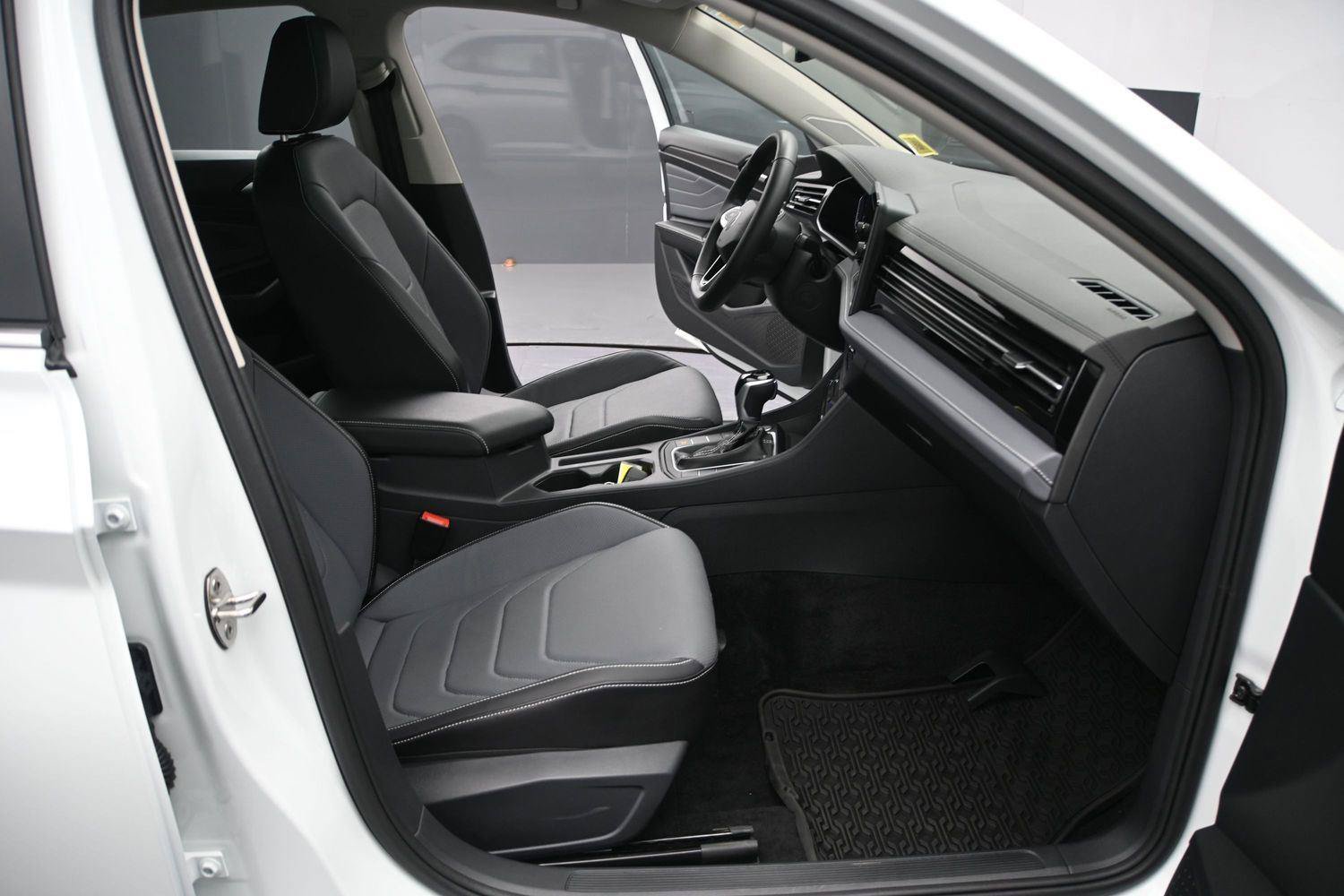 Certified 2026 Volkswagen Jetta SEL FWD image 15