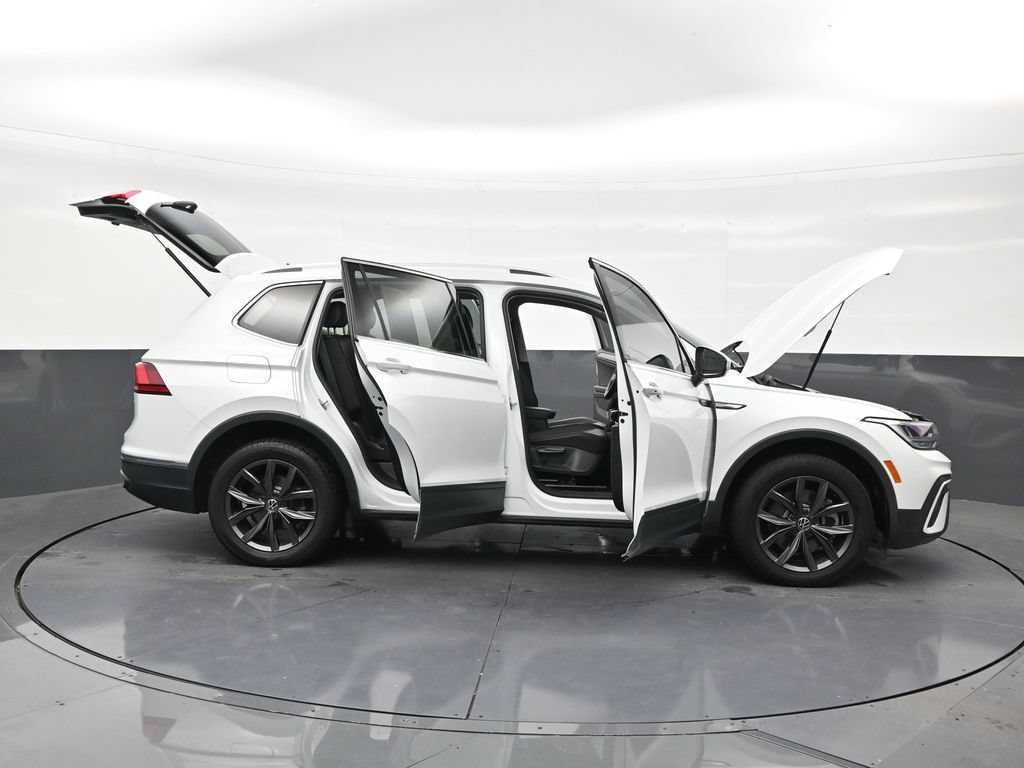 Used 2023 Volkswagen Tiguan SE FWD image 29