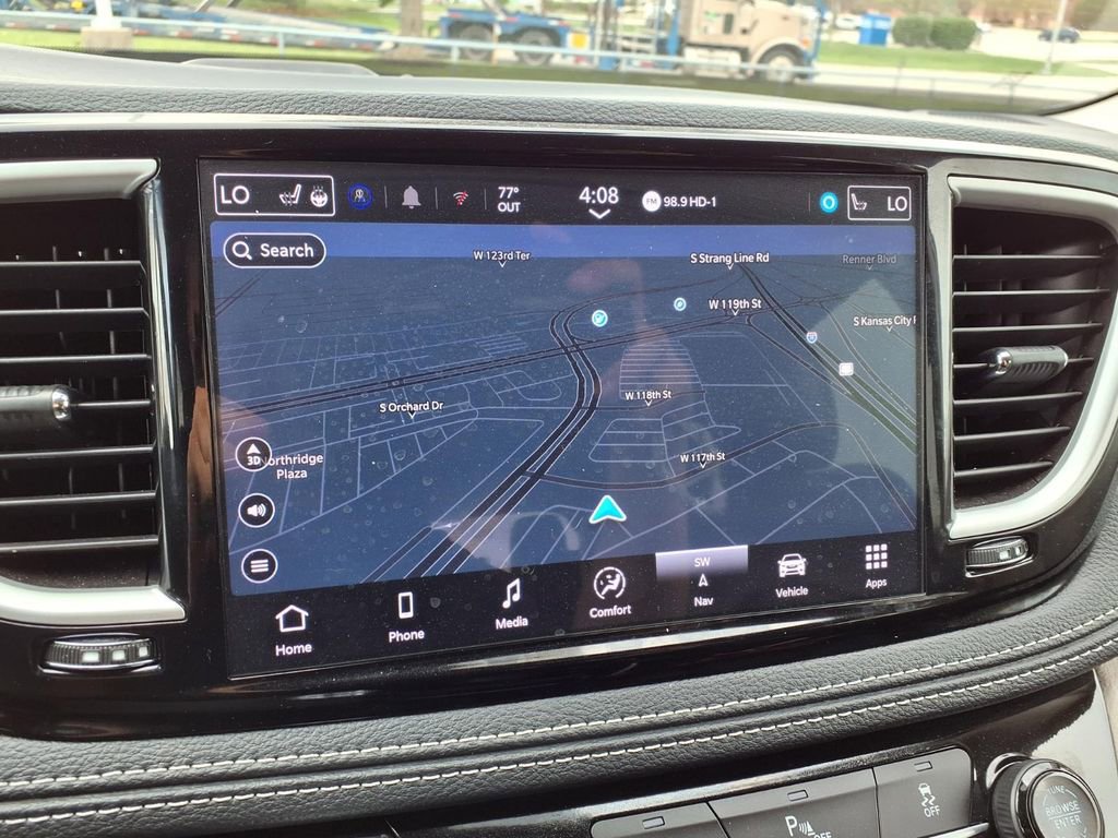 Used 2024 Chrysler Pacifica Select image 7