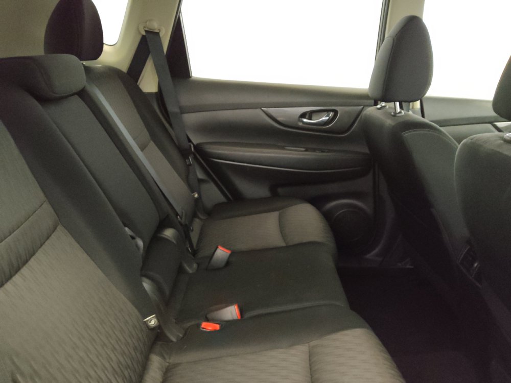 Used 2017 Nissan Rogue SV AWD/4WD image 19