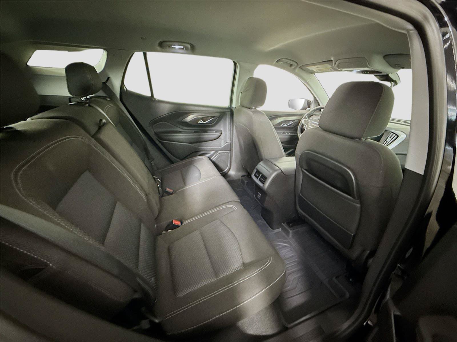 Used 2023 GMC Terrain SLE w/ Driver Convenience Package FWD image 18