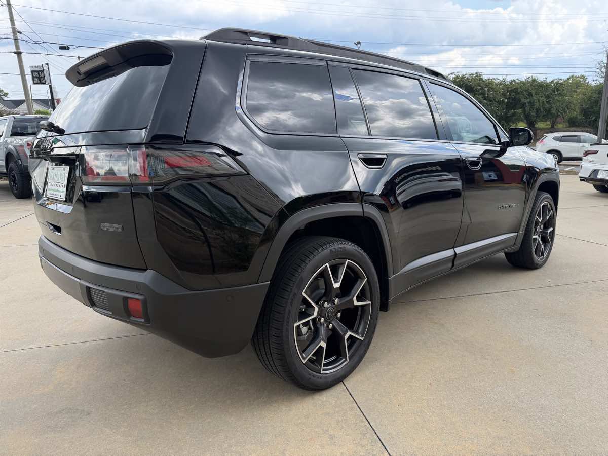 Used 2026 Jeep Cherokee Overland w/ Trailer Tow Group AWD/4WD image 6