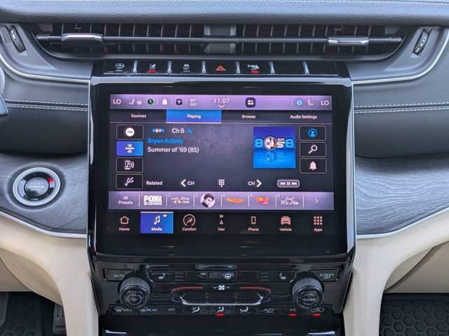Used 2024 Jeep Grand Cherokee Limited AWD/4WD image 17