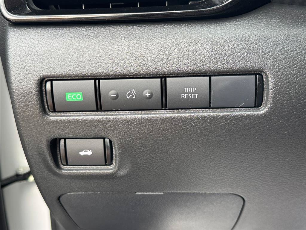 Used 2025 Nissan Sentra SV FWD image 21