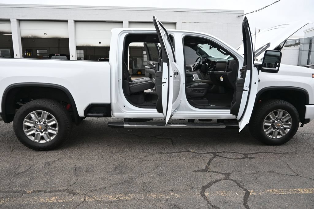 Used 2024 Chevrolet Silverado 2500 High Country w/ High Country Premium Package AWD/4WD image 6