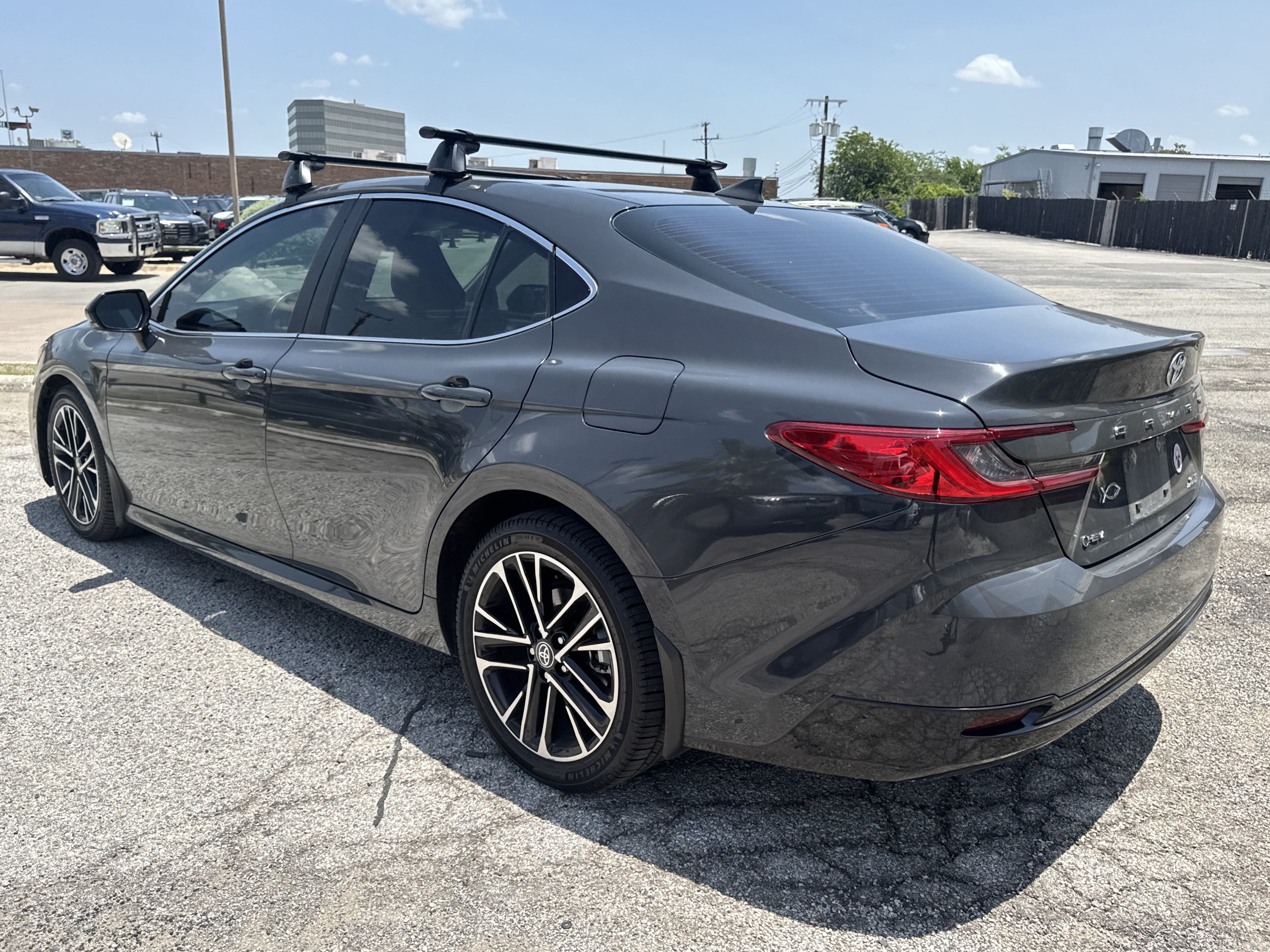 Used 2025 Toyota Camry XLE FWD image 5