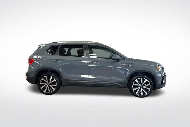 Certified 2022 Volkswagen Taos SE FWD image 3