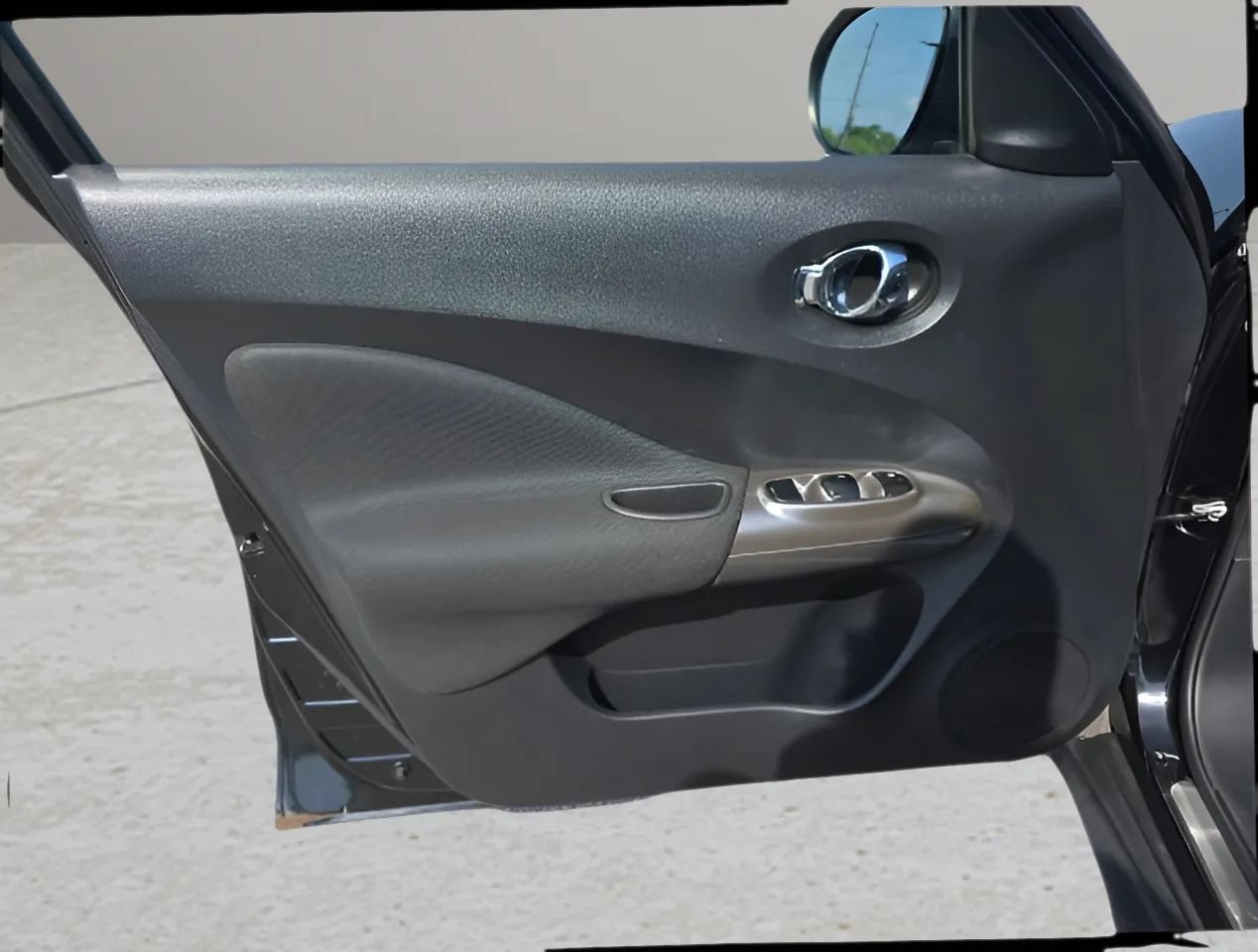 Used 2013 Nissan Juke SV FWD image 9